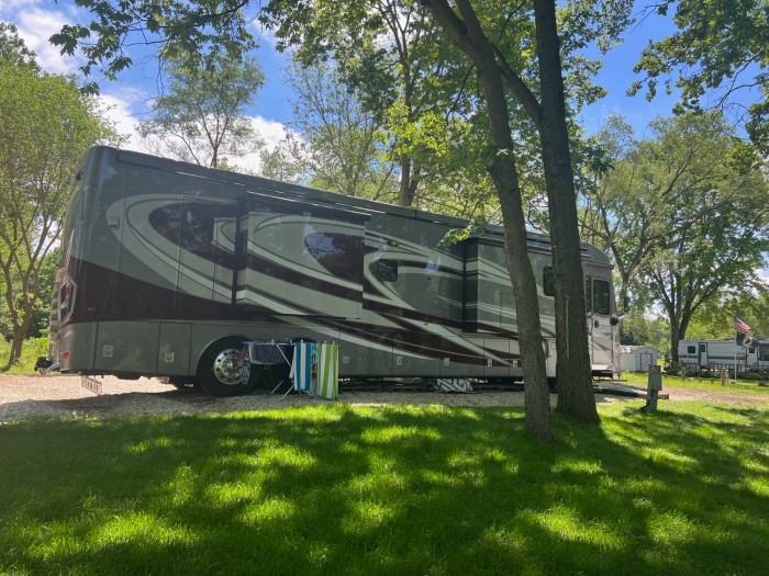 Fox Bluff Vacation Cottage & RV Resort