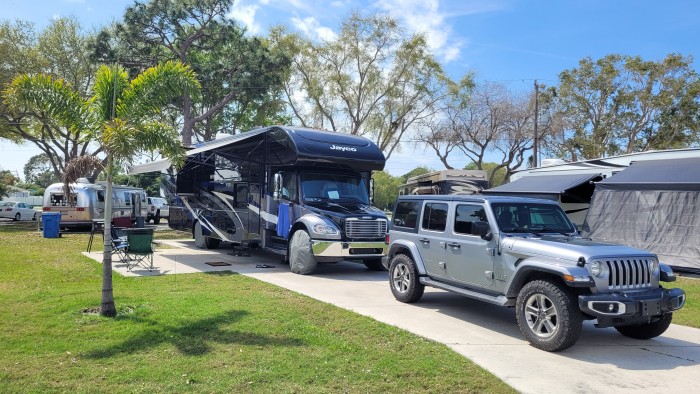 Florida Pines Mobile Home Court