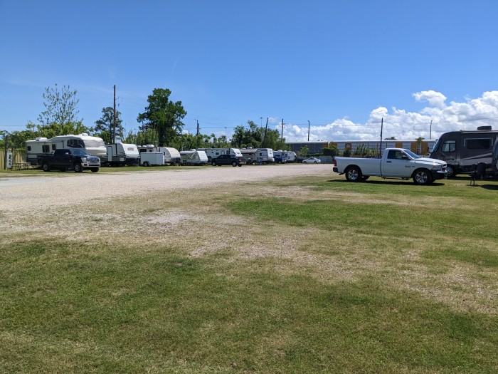 Three Oaks & a Pine RV Park