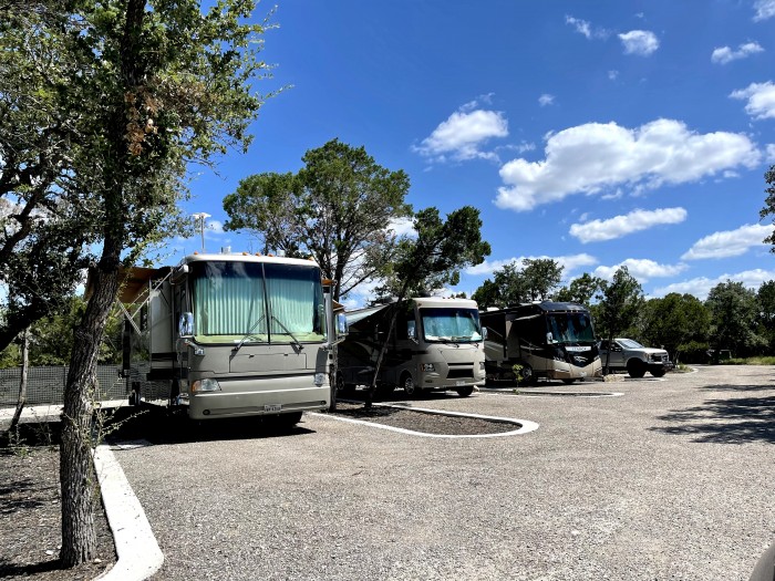 Black Canyon Wimberley – Farmhouse Cottages and Luxury RV Park