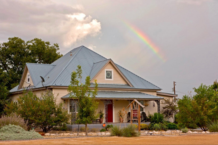 Vara Guest House Cabin Rentals & RV Park