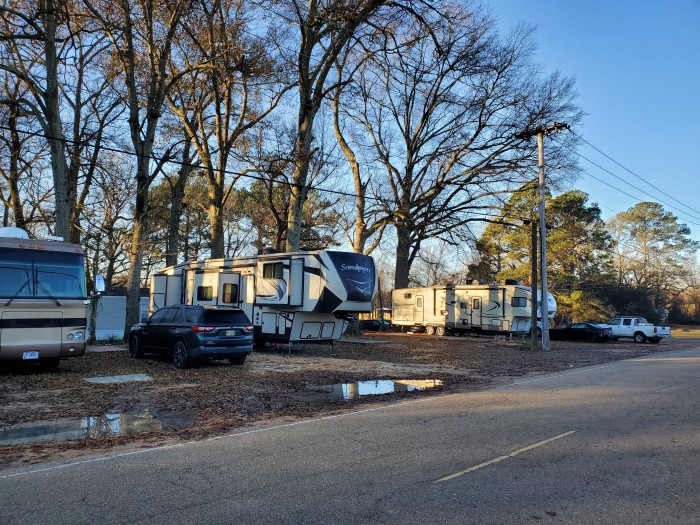 Lindeaire Mobile Home and RV Park