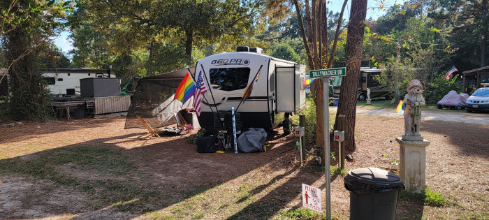 Grizzly Pines – Gay Campground