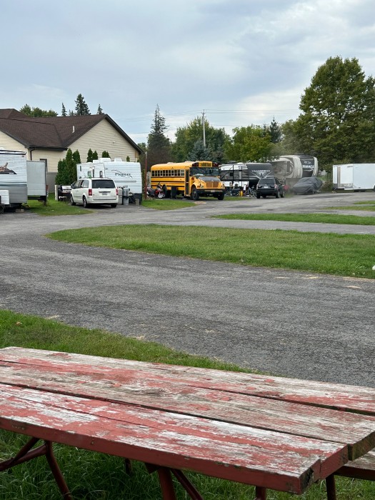 AA Royal Motel & Campground