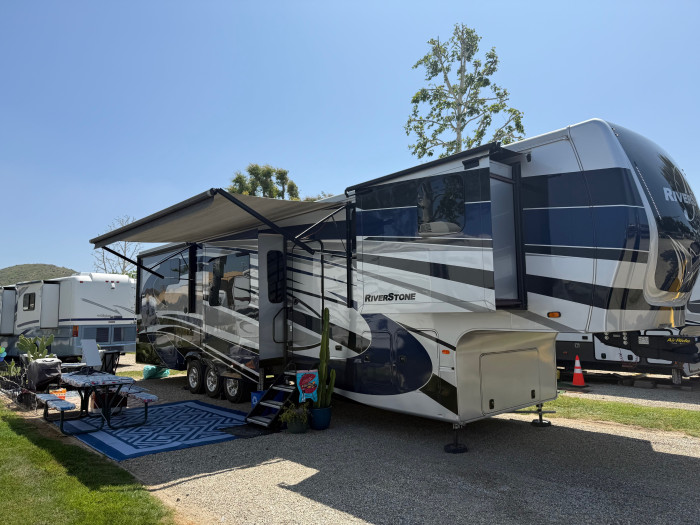 Valencia Travel Village RV Resort