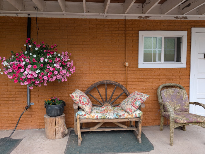Bearmouth Chalet RV Park
