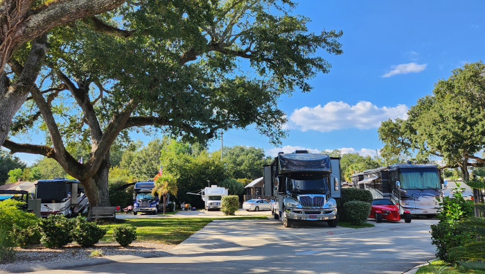 Majestic Oaks RV Resort
