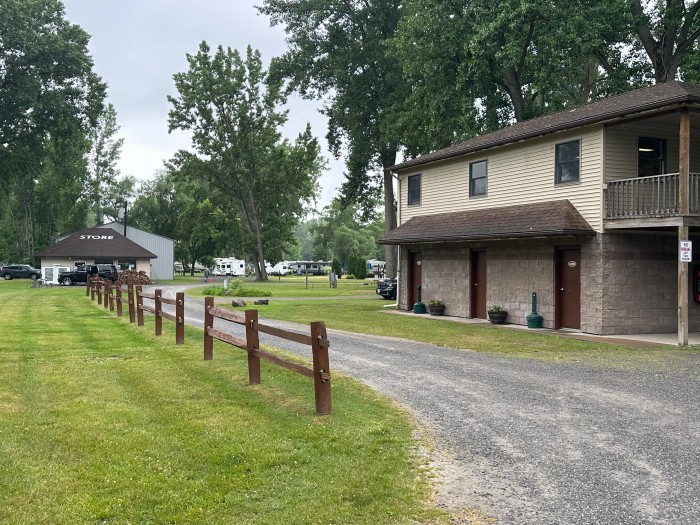 Niagara Lakes Lazy Resort